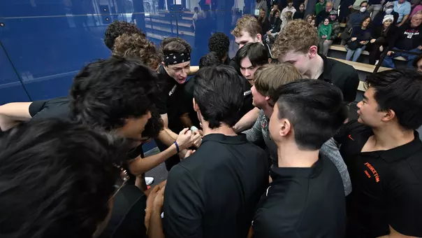 men's squash huddle photo