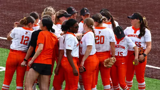 softball huddle