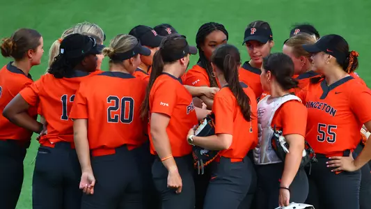 softball huddle photo
