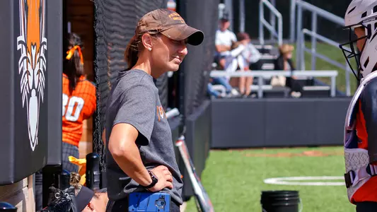 Nicole Arias coaching action
