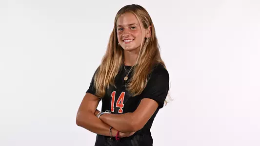 Nina Cantor posed photo