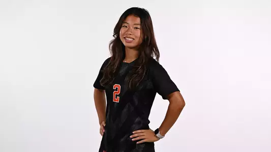 Anna Chau posed photo