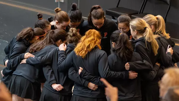 women's squash huddle photo