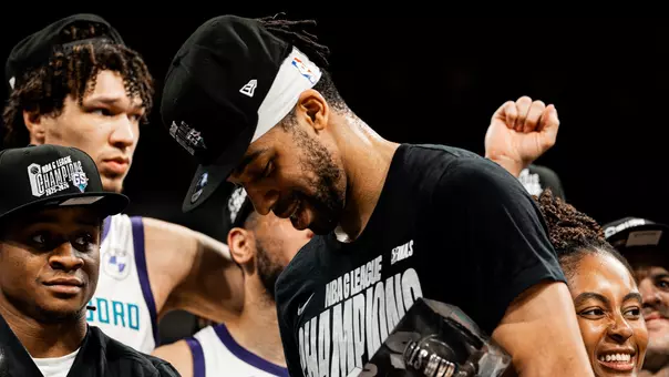 Tosan Evbuomwan '23 with MVP Trophy