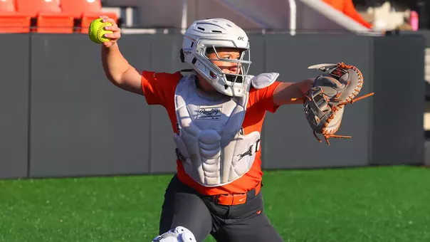 Maddie Ratcheson catching action