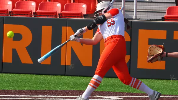 Jessica Phelps batting photo