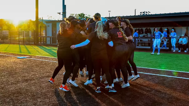 softball celebrates 2026 Ivy tournament title
