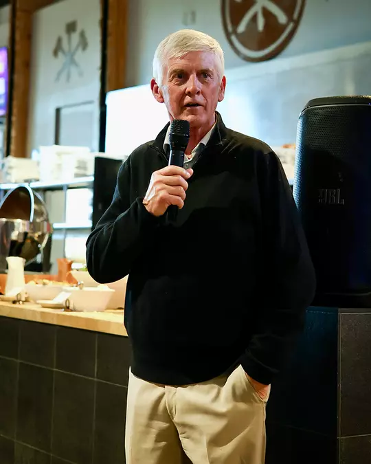 Bill Tierney addresses 2001 team at Reunion