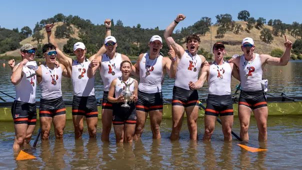 HW 2V With Trophy
