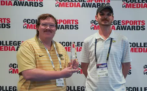 McCarty Cummings Accepts SVG Award