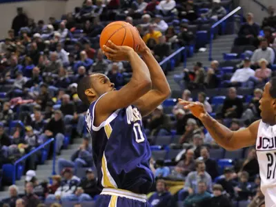 DeMario Anderson's Half-Court Buzzer-Beater Lifts Bobcats Past CCSU In Overtime Image