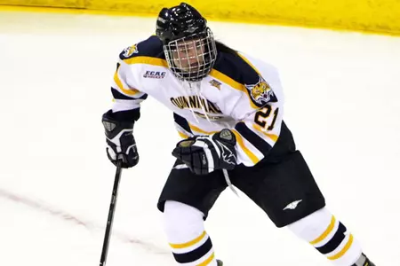 Women's Ice Hockey Ties No. 7 Cornell, 3-3 Image