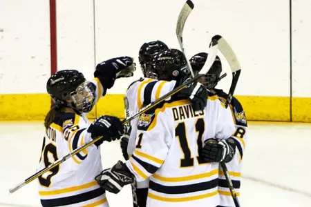 Women's Ice Hockey Receives Votes In USCHO.com Poll For Third Consecutive Week Image