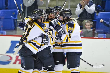 Women's Ice Hockey Receives Votes In National Polls For Fourth Consecutive Week Image