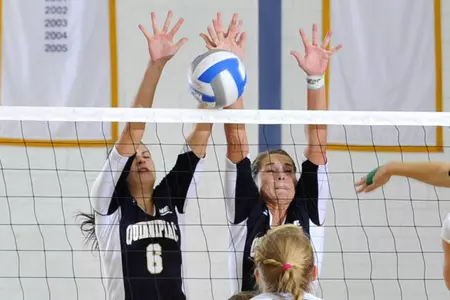 Volleyball Falls At Sacred Heart, 3-0 Image