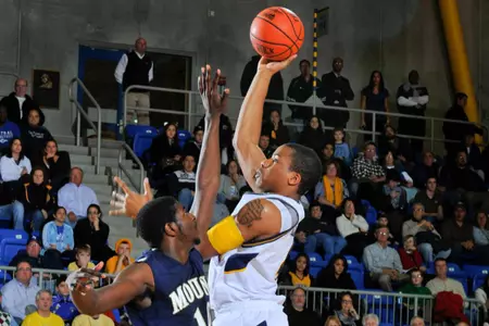 Men's Basketball Falls To Bryant, 69-61 Image