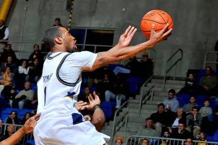 Men's Basketball Defeats Fairleigh Dickinson, 66-56 Image