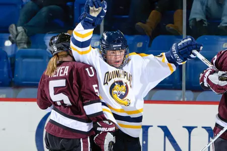 Women's Ice Hockey Celebrates Senior Day With 4-0 Victory Over Union Image