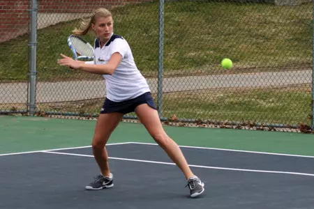 Women's Tennis Defeats Hofstra, 4-3 Image