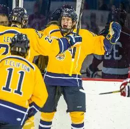 No. 6 Quinnipiac Men's Ice Hockey Outlasts Harvard, 3-2 Image