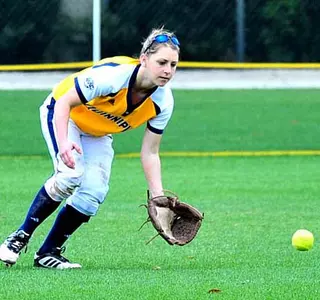 Softball Rallies for Head Coach Jill Karwoski's First Career Win at QU in a Come-From-Behind, 5-3, Win Over St. John's (N.Y.) Image