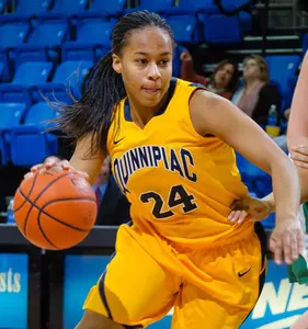 QU Women's Basketball Survives Niagara, 71-68; Martin and Driscoll Each Score 21 in the Victory Image