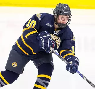 Taryn Baumgardt Nets Game-Winner In Overtime As No. 4/4 QU Women's Ice Hockey's Defeats Robert Morris, 3-2 Image