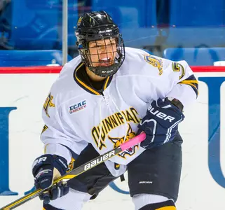 No. 3/4 QU Women's Ice Hockey Falls to No. 7/6 Boston University, 4-1 Image