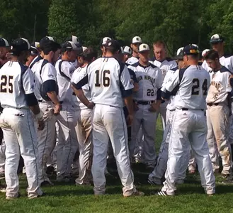 QU Baseball Splits Doubleheader with NJIT, 5-1 and 1-6; Bobcats Clinch No. 3 Seed For MAAC Tournament Image