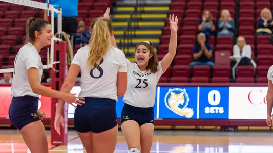 Aryanah Diaz Celebrating with Teammates After Winning a Point