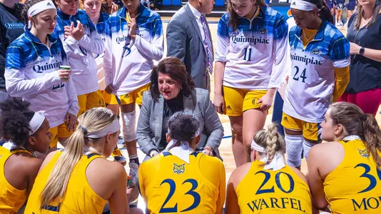 WBB Team Huddle Before Bucknell
