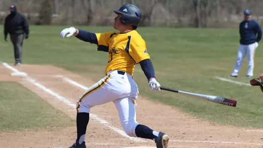 Andre Marrero Swinging