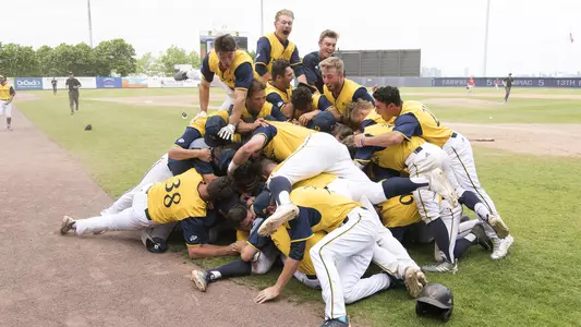 Quinnipiac Baseball Dogpile