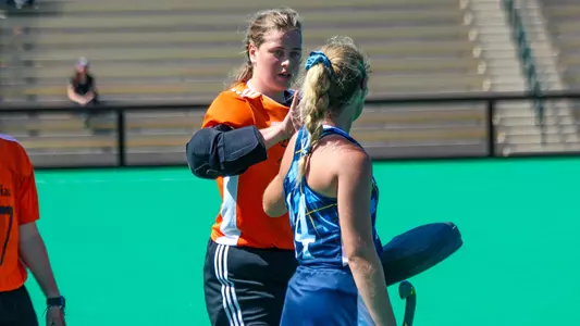 Hedda Biermann-Ratjen High Five Mikayla Dugan