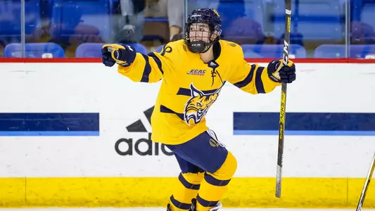 Laura Lundblad scores game-winner vs Harvard