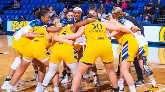WBB Pregame Huddle vs Harvard