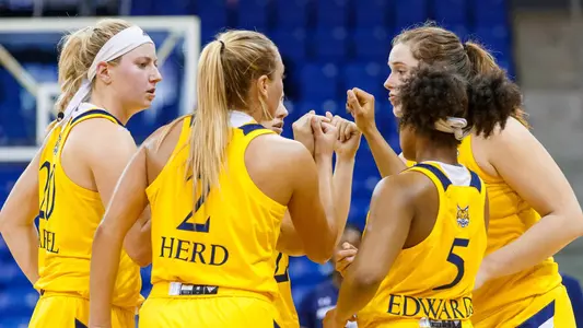 WBB Team Huddle on Kids Day