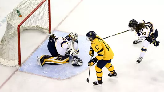 Taylor Girard scores