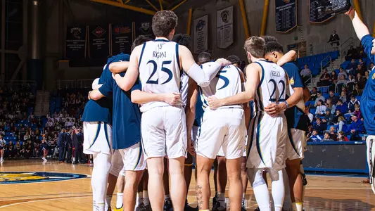 Men's Basketball - Huddle