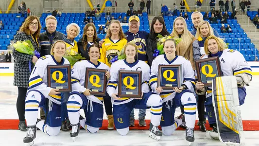 Women's ice hockey celebrates senior day
