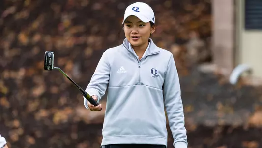 Leeyen Peralta surveys the green