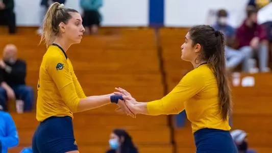 Olga Zampati and Aryanah Diaz converse between points
