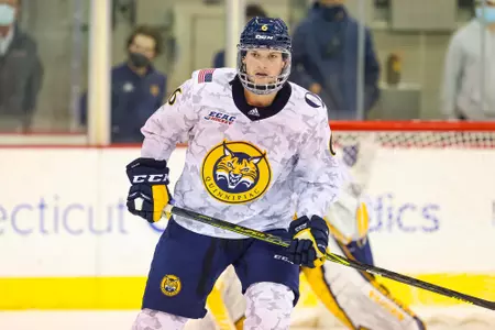 Griffin Mendel Surveys Ice Against Arizona State