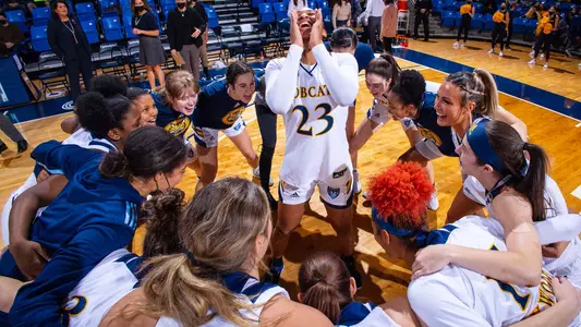 Sajada Bonner hypes up the team before tip-off