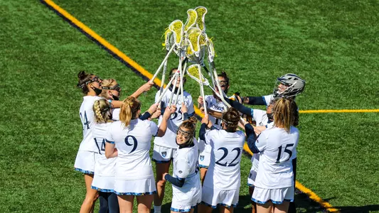 Women's Lacrosse Huddle vs. Iona