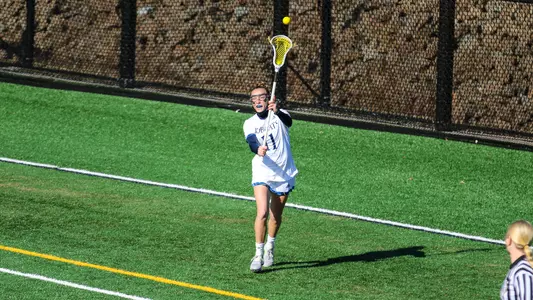 Liza Bailey Passes the Ball vs. Iona