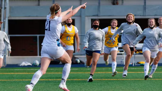 Rebecca Cooke scores the game-winner vs Fairfield