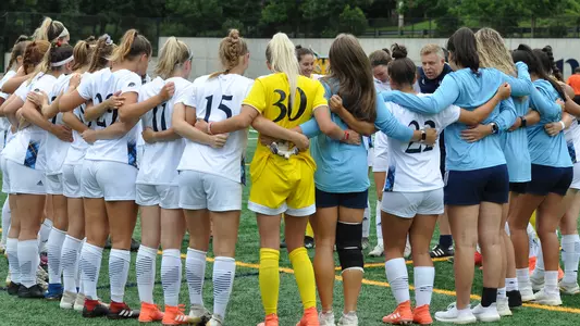 WSOC huddles before game