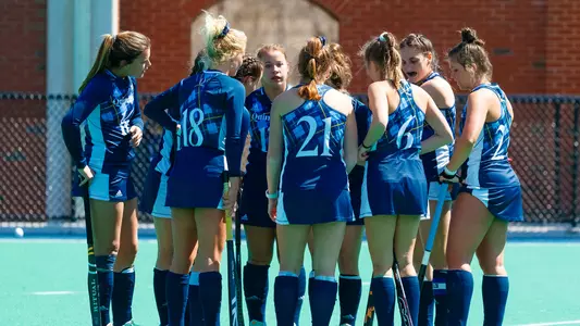 Field Hockey huddles up before game