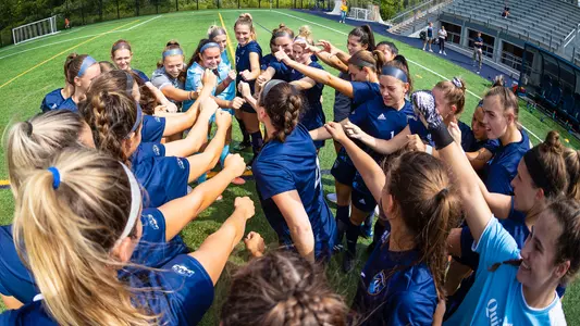 Women's Soccer huddles before kickoff